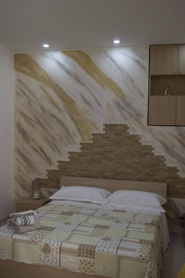 Bed&Breakfast La Volpe Rossa Regalbuto Exterior foto